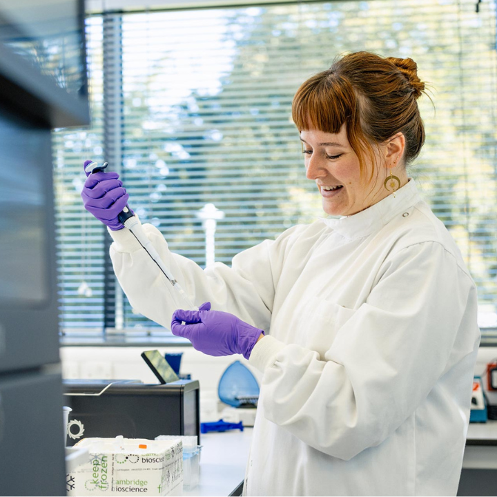 Laura in the Genomics facility